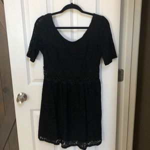 Medium black short sleeve dress